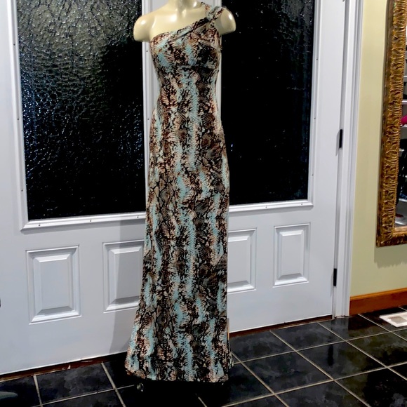 Cache evening gown, classy sexy & beautiful S/M pictures do it no justice - Picture 3 of 13